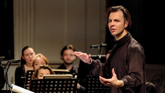 Θεόδωρος Κουρεντζής – MusicAeterna «Ενάτη» του Beethoven | Οι sold-out συναυλίες σε streaming
