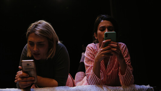 «Hyperspace ή αλλιώς…» από τη θεατρική ομάδα b.p.m theater group στο Studio Μαυρομιχάλη
