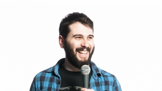 "Δουλίτσα Να Υπάρχει": το Stand-Up Comedy από τον Πάρι Ρούπο