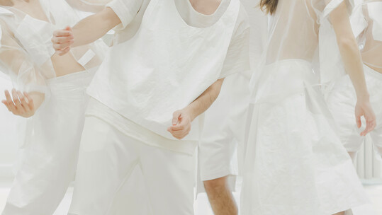 South seas or other stories / Νότιες θάλασσες ή άλλες ιστορίες της Μαριάννας Καβαλλιεράτου