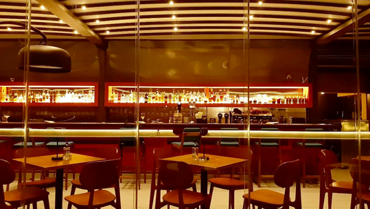 OLYMPIAS, THE ROOFTOP BAR: Μουσική στην Πανσέληνο, στην καρδιά της Αθήνας