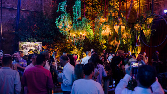 ΜΟΝΚΕΥ 47: Μια νύχτα στο δάσος του Μέλανα Δρυμού με την υπογραφή ενός super premium gin