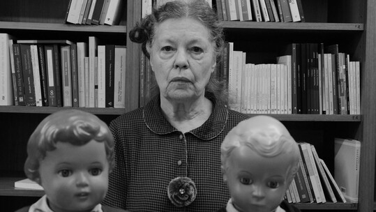 Θα γίνει ανταλλαγή; Εφτά γυναίκες και ένας άνδρας για την Μικρασιατική Καταστροφή σε σκηνοθεσία Ρούλας Πατεράκη