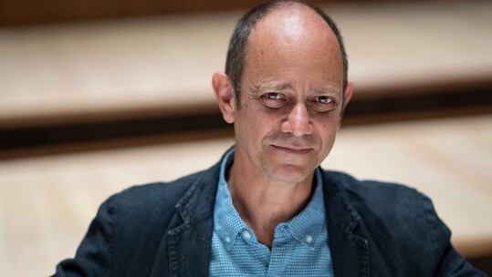 O νικητής του βραβείου Booker 2021, Damon Galgut, στην Αθήνα