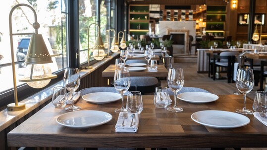 DB.One: Εγκαίνια για το πολυτελές concept restaurant της Γλυφάδας