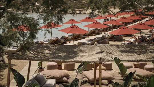 Monastiri Beach Bar & Restaurant: Όλα μοιάζουν καλοκαίρι στο ανανεωμένο beach bar της Πάρου 