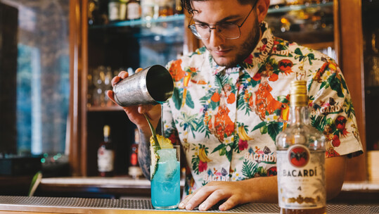 Ένα cocktail Piña Colada δροσίζει κάθε επίσκεψή μου στο 42 Barstronomy 