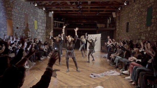 Εκείνη: Μια διαδραστική παράσταση για παιδιά με αυτισμό στο Μέγαρο Μουσικής Αθηνών
