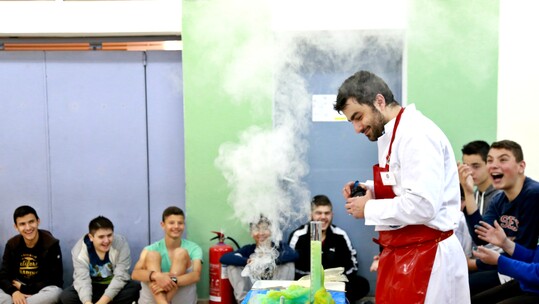 Stand Up Chemistry σε σχολεία του Δήμου Αθηναίων