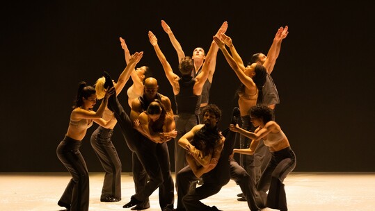 Ballets Jazz Montréal - Dance Me 