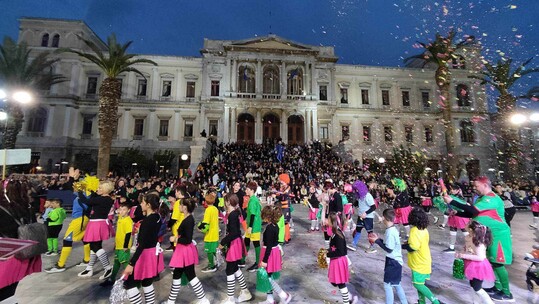 Απόκυριες στη Σύρο: Φεγάντωμα στην πρωτεύουσα των Κυκλάδων