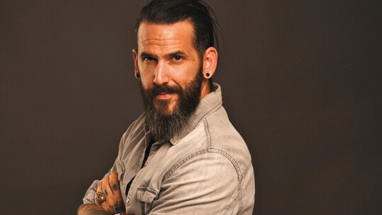 Ο κόσμος των τρελών: Το νέο βιβλίο του Δαμιανού Λαουνάρου