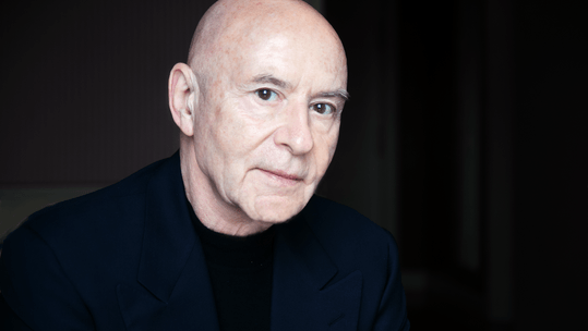 Ο Κρίστοφ Έσενμπαχ διευθύνει τη Δεύτερη Συμφωνία του Μάλερ