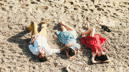 Θέατρο της Οδού Κυκλάδων:Ο Άρης Τρουπάκης σκηνοθετεί το έργο του Χάρολντ Πίντερ «Άλλες εποχές»