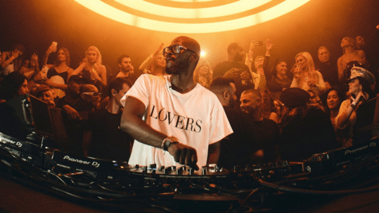 Tην Παρασκευή ο Black Coffee και το Hi Ibiza κάνουν takeover στο Φάληρο