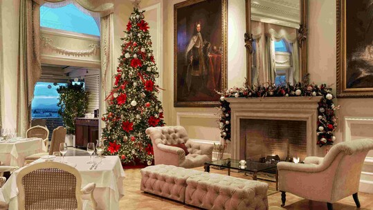 H καρδιά των γιορτών χτυπά στα Ξενοδοχεία Μεγάλη Βρεταννία & King George