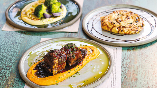 Ella Urban Greek Cuisine: Η παράδοση της Ελλάδας γίνεται γιορτινή εμπειρία