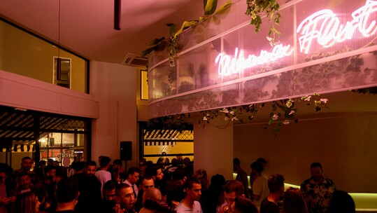 Το Wanna Flirt Athens γιορτάζει τα τρίτα του γενέθλια με επικό πάρτι