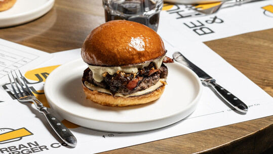 Urban Burger Co: Σερβίρει street food και urban κουλτούρα χωρίς σύνορα