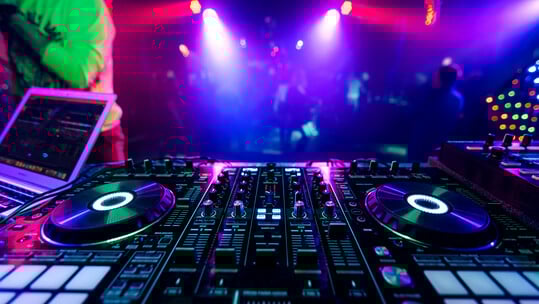 Bolivar: Δύο μαγικές νύχτες 19 και 21 Ιουνίου, ένα dancefloor. 