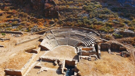 Γνωριμία με Αρχαία Θέατρα της Ελλάδας: Περιοδεία "ΘΡΑΥΣΜΑΤΑ: Ευριπίδης" 