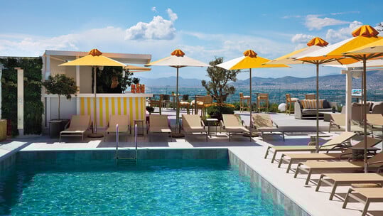 Vertigo Pool & Sunset Bar: Το καλοκαίρι στην Αθήνα γίνεται προσωπική υπόθεση