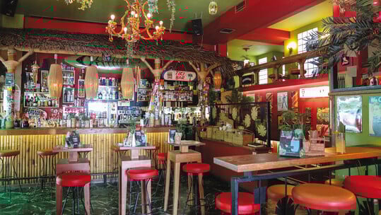 Tiki bar: Εξωτικά vibes που αλλάζουν το καλοκαίρι στην Αθήνα