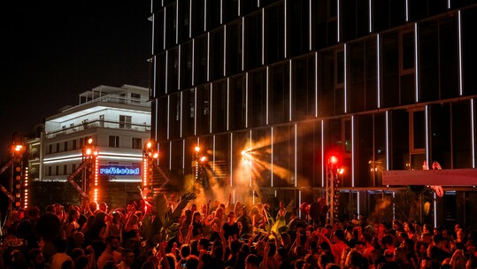 REFLECTED: To rooftop, η μουσική και η κοινωνική δράση που νιώθεις με κάθε beat