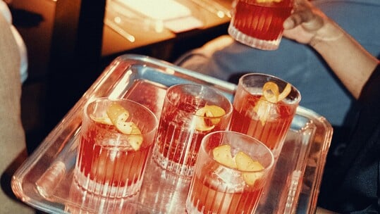 Τhe Campari Hotel: Μια ατμοσφαιρική νύχτα στην καρδιά της πόλης για την έναρξη του Negroni Week