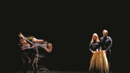 Το Εθνικό Θέατρο παρουσιάζει το Cow | Deer, σε συμπαραγωγή με το Royal Court του Λονδίνου