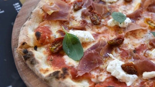 Moz: Αυθεντική γεύση και street εμπειρία που θυμίζει ιταλική piazza