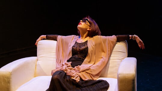 «Ο ουρανός κατακόκκινος» της Λούλας Αναγνωστάκη & «Ο δικός μου χειμώνας» της Πολύνας Ευτυχίας Γκιωνάκη