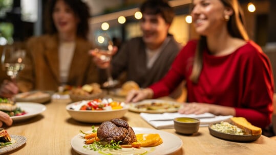 Νέες γεύσεις, νέες ιστορίες: Το Around the Table σε καλεί να εξερευνήσεις την Αθήνα αλλιώς