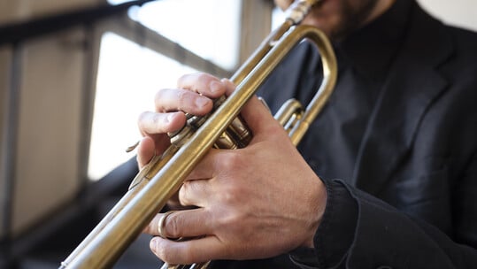 Jazzèt on Classical: Ένα ντουέτο που υπόσχεται να φωτίσει τις γιορτές με ήχους μαγείας