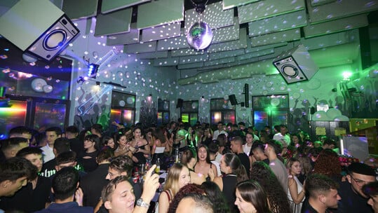 Γιορτές στο Πλυντήριο bar: Trash, μουσική & ατελείωτα πάρτι στον Κεραμεικό