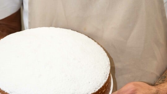 Η αφράτη βασιλόπιτα του Red Jane έχει το πιο περίτεχνο φλουρί