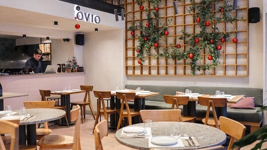 Ovio: Ιταλική κουζίνα με γιορτινή διάθεση και κοσμοπολίτικη ατμόσφαιρα