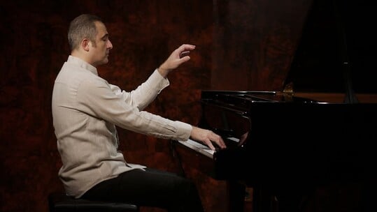 Άρης Γραικούσης | Ρεσιτάλ Πιάνου: W. A. Mozart – 270 Χρόνια από τη γέννηση του μεγάλου συνθέτη