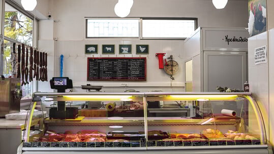 Το Παραδοσιακόν Κρεοπωλείον-Παντοπωλείον: Ένας χώρος που σε κάνει να χαίρεσαι να μαγειρεύεις