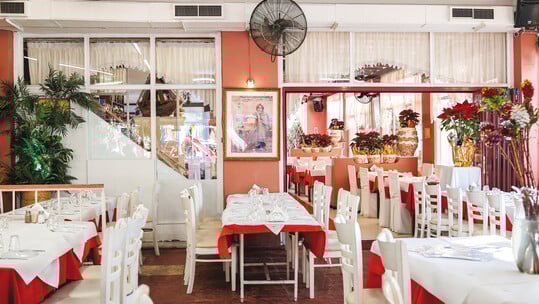 Ταβέρνα ο Τάσος: Η ιστορία του καλού ελληνικού φαγητού στα δυτικά προάστια