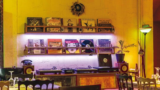 Πρίγκιπας: Κρέατα από τη Βόρεια Ελλάδα με τη συνοδεία ήχων από βινύλιο