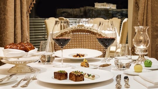 Nico Lazaridi “Μαγικό Βουνό”: Μία επετειακή οινική εμπειρία στο εστιατόριο Tudor Hall