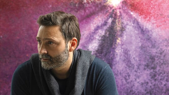 «Αθέατη Ύλη»: Η αφαίρεση ως εικαστική στάση στη νέα έκθεση του Σταύρου Δίτσιου