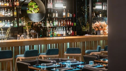 AOMI Sushi Cocktail Bar: Εκεί όπου η ιαπωνική κουζίνα συναντά τη μεσογειακή φινέτσα