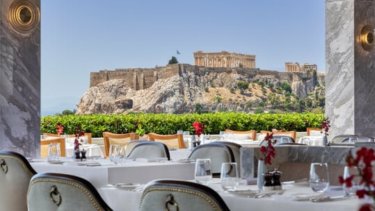 Πάσχα στο Ξενοδοχείο Μεγάλη Βρεταννία: Γιορτινές γεύσεις και αυθεντική φιλοξενία στο κέντρο της Αθήνας