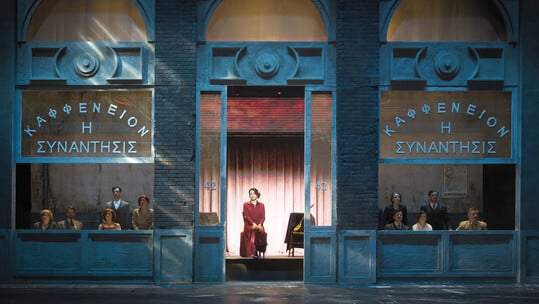 Astoria: H ξενιτιά γίνεται τραγούδι στη σκηνή του Παλλάς