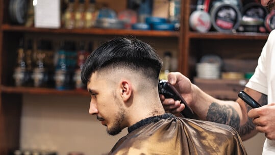 Peaky Barbers: Στο Κουκάκι το grooming είναι μια ολόκληρη εμπειρία