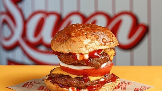 Sam Burgers: BBQ grilled burgers με αμερικανική ταυτότητα