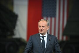 Τουσκ: «Ντροπή για όποιον ηγέτη την παρέλαση στη Μόσχα»