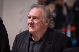 Στο εδώλιο ο Ζεράρ Ντεπαρντιέ για την επίθεση στον «βασιλιά των Ιταλών παπαράτσι»